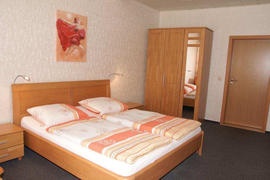 Hotel Alte Winzerschenke Bruttig-Fankel Esterno foto